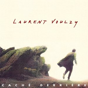 CACHÉ DERRIÈRE